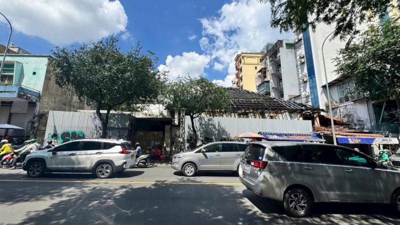 Bán khu đất vàng mặt tiền đường Hai Bà Trưng Quận 1