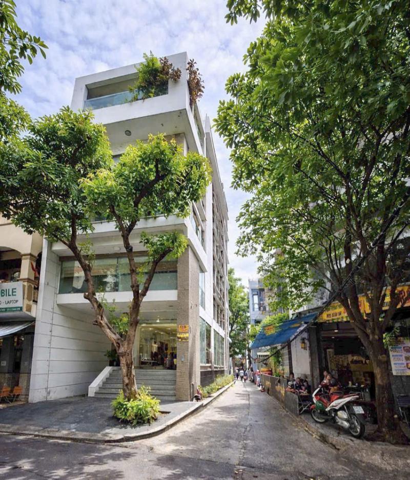 Bán tòa nhà 3 mặt tiền khu đường Hoa diện tích: 6,3x17,5m hầm 6 tầng