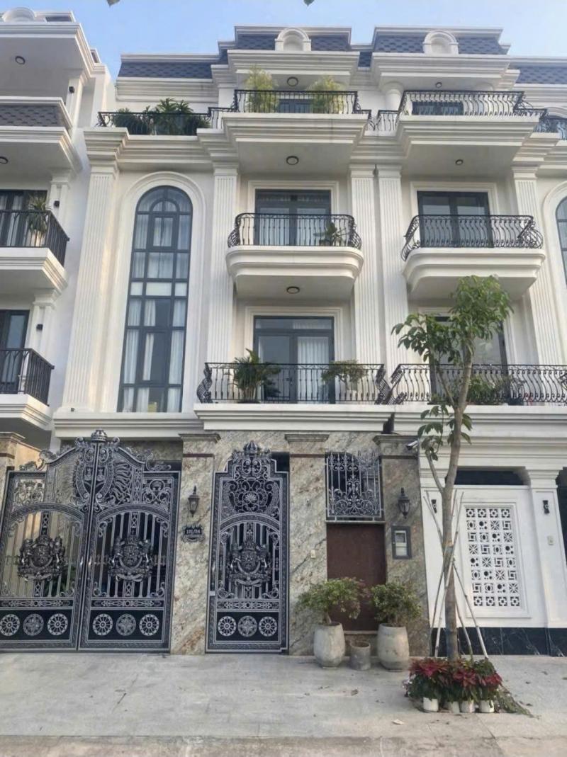 Bán tòa nhà đường Nguyễn Hoàng diện tích: 7x18m trệt 3 lầu sân thượng