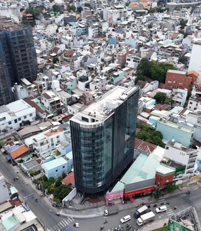 Bán tòa nhà mặt tiền đường Nguyên Hồng diện tích: 15x41m 2 hầm 12 tầng