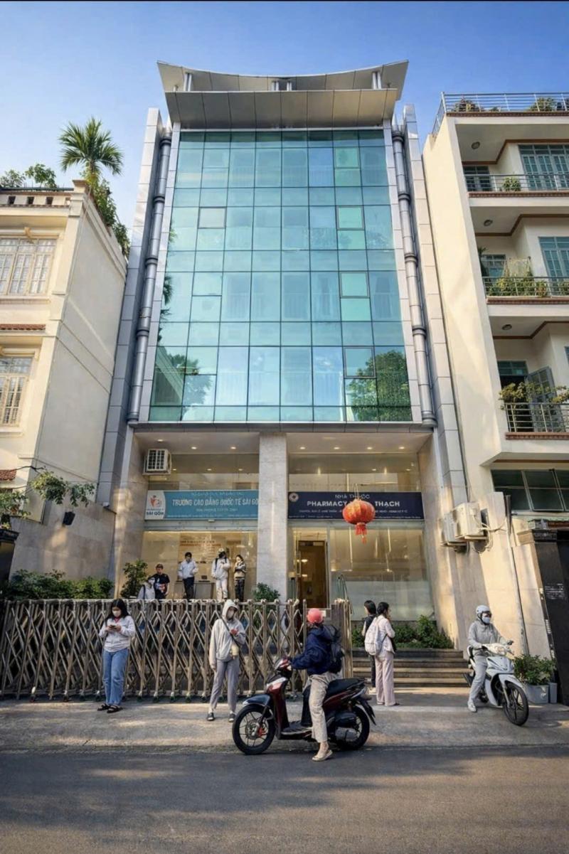 Bán tòa nhà mặt tiền đường Nguyễn Quang Bích, diện tích: 256m2 hầm 7 lầu