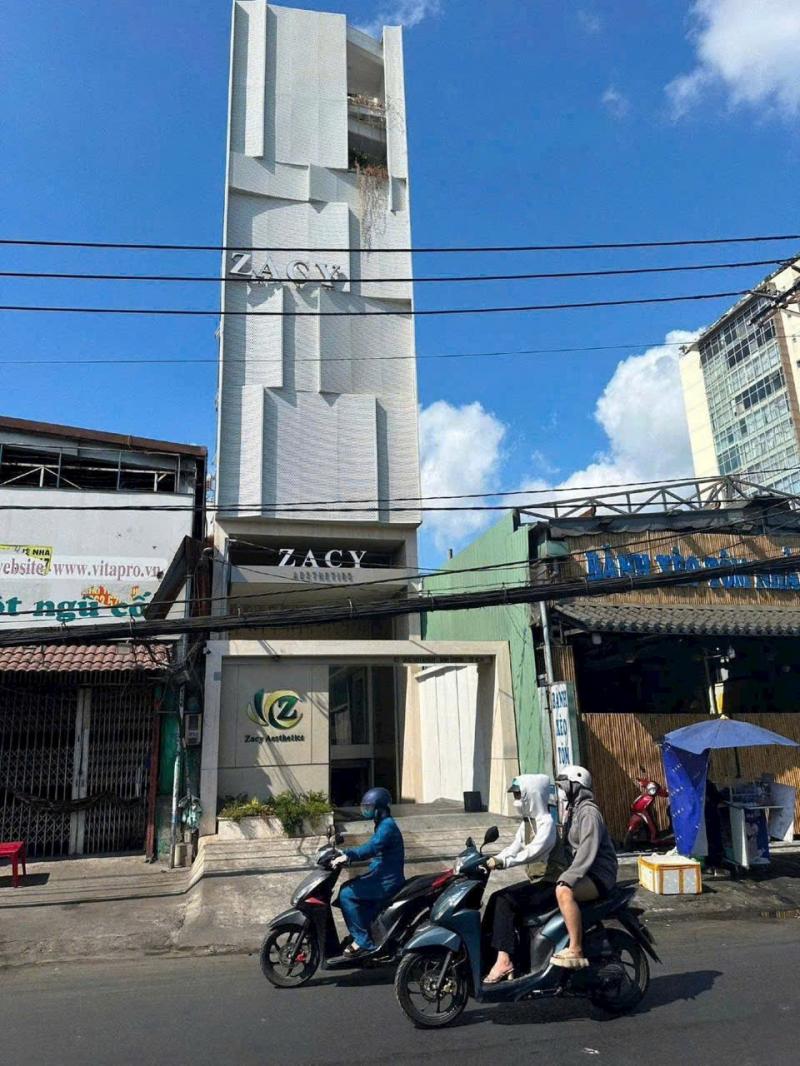 Bán tòa nhà mặt tiền đường Ung Văn Khiêm, Diện tích: 5,5x33m hầm 7 tầng