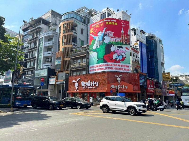 Bán tòa nhà MT đường Hai Bà Trưng, DT: 7,1x27m (nở hậu 14,3m) hầm trệt 5 lầu ST