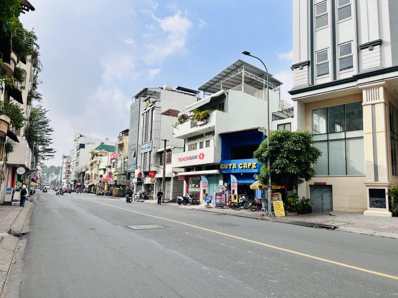 Cho thuê tòa nhà mặt tiền 52 Út Tịch quận Tân Bình