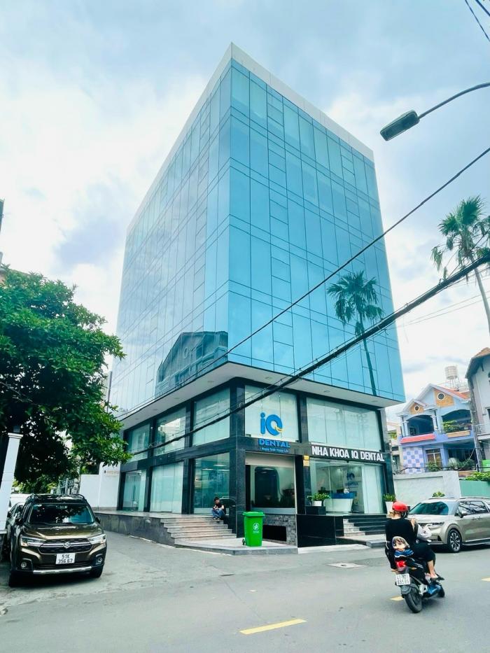 Cho thuê tòa nhà góc 3 mặt tiền đường Nguyễn Huy Tưởng