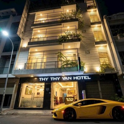 Bán khách sạn đường Nguyễn Hồng Đào diện tích: 12x15m 5 tầng