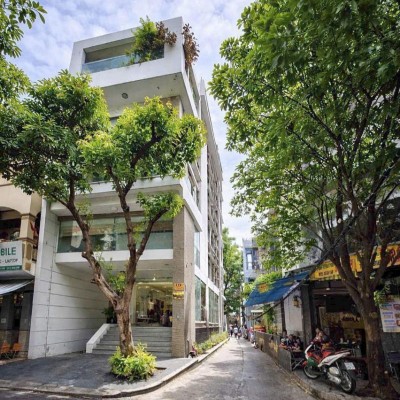 Bán tòa nhà 3 mặt tiền khu đường Hoa diện tích: 6,3x17,5m hầm 6 tầng