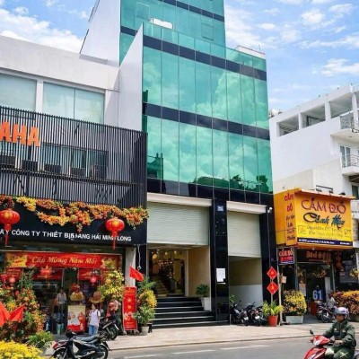 Bán tòa nhà mặt tiền đường Lạc Long Quân, diện tích: 8,1x21m hầm 6 tầng