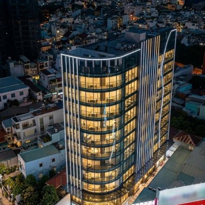 Bán tòa nhà mặt tiền đường Nguyên Hồng diện tích: 15x41m 2 hầm 12 tầng