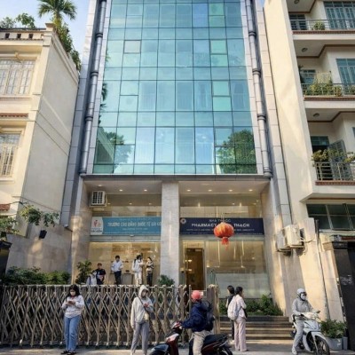 Bán tòa nhà mặt tiền đường Nguyễn Quang Bích, diện tích: 256m2 hầm 7 lầu