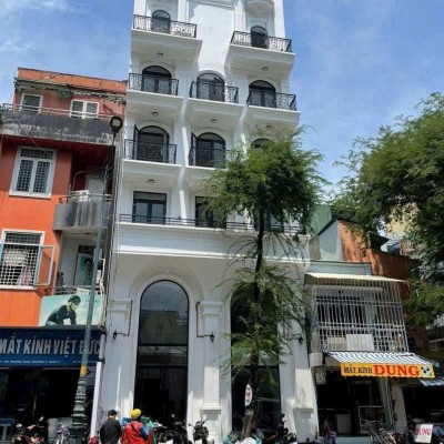 Bán tòa nhà mặt tiền đường Trương Định Quận 3