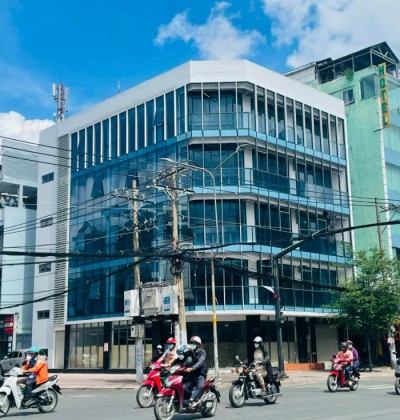 Cho thuê Toà nhà góc ngã tư chu văn an và đinh bộ lĩnh