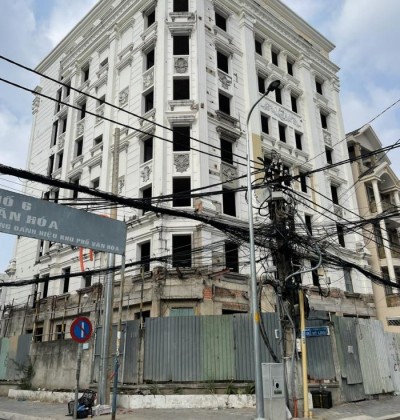 Cho thuê tòa nhà góc đường Bạch Mã - Hương Giang