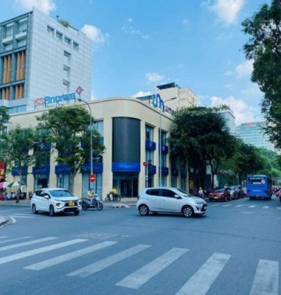 Cho thuê tòa nhà góc 2 mặt tiền Hai Bà Trưng quận 1