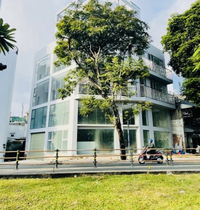 Cho thuê toà nhà 2 mặt tiền đường Hoàng Sa