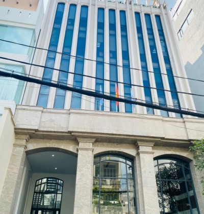 Cho thuê toà nhà mới mặt tiền đường Sông Thao