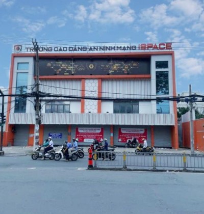 Cho thuê nhà nguyên căn mặt tiền đường Võ Văn Ngân